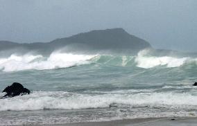 Powerful Typhoon Chataan heading toward Shikoku